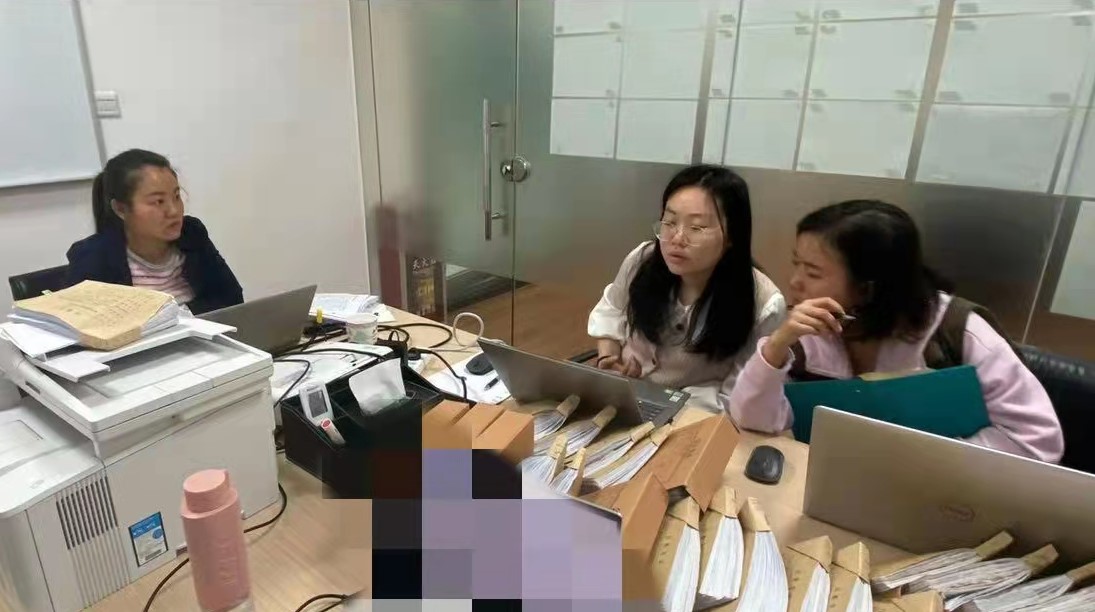 财务开会.jpg